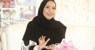 الفنانة التشكيلية القطرية أمل العاثم